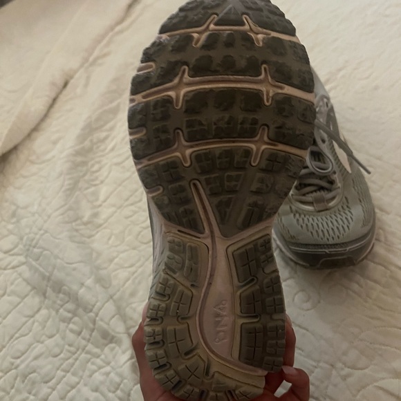 Brooks running shoes - Picture 3 of 3